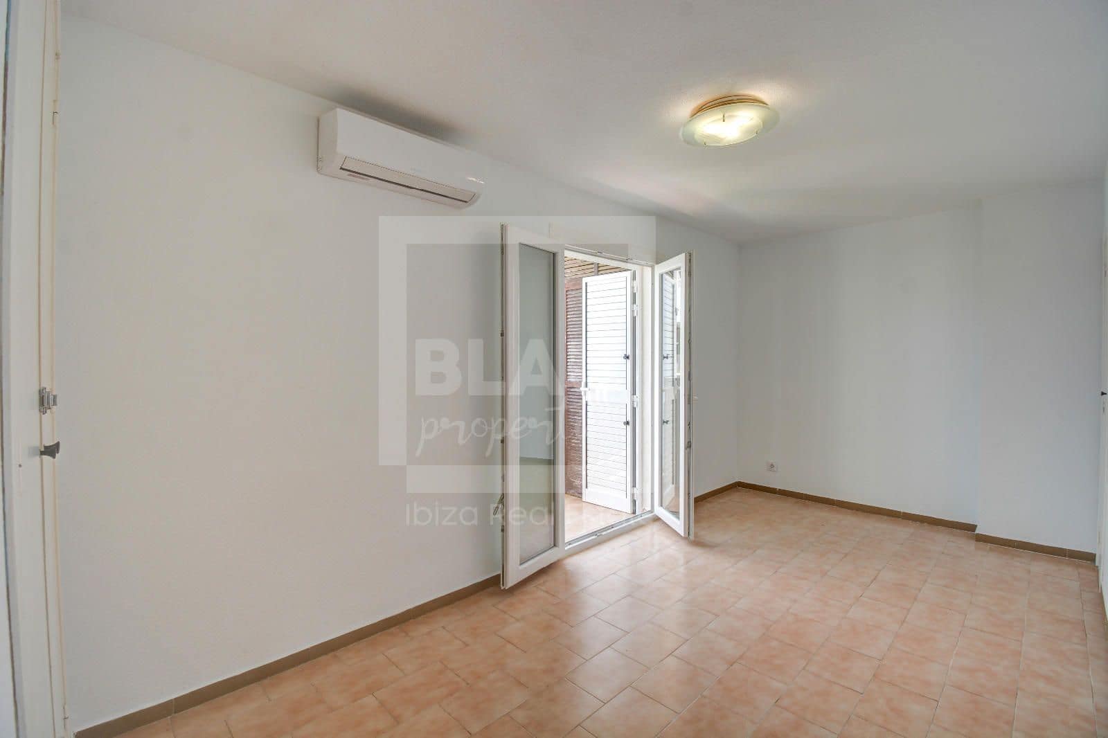3 bedroom Flat for sale in San Jose / Sant Josep de Sa Talaia with pool garage - € 585,000 (Ref: 9550445)