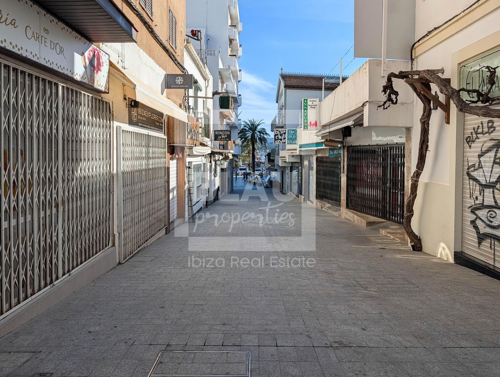 Commercial for rent in Sant Antoni de Portmany - € 3,800 (Ref: 9689990)