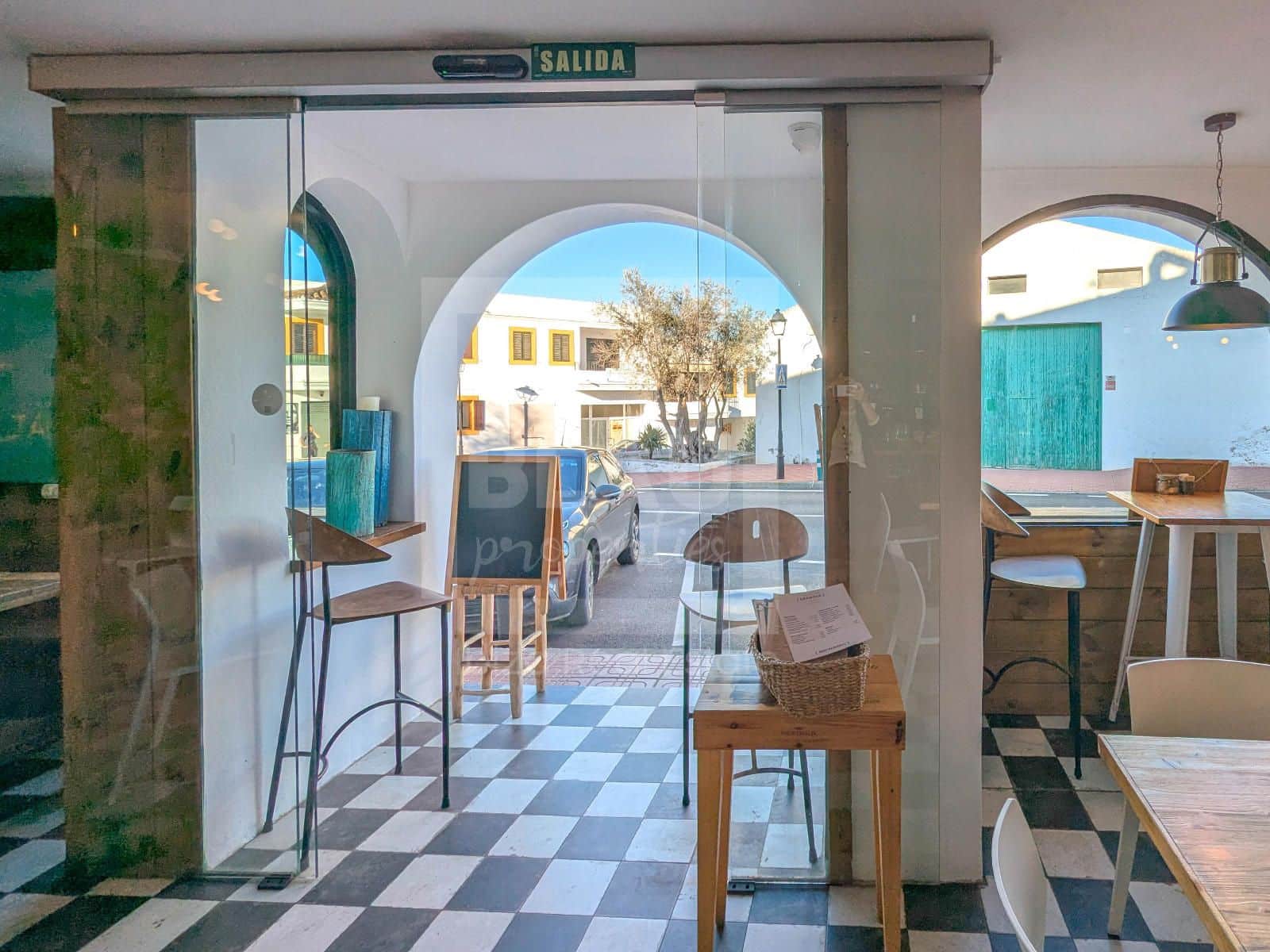 Local Commercial à louer à San Jose / Sant Josep de Sa Talaia - 2 500 € (Ref: 9715604)