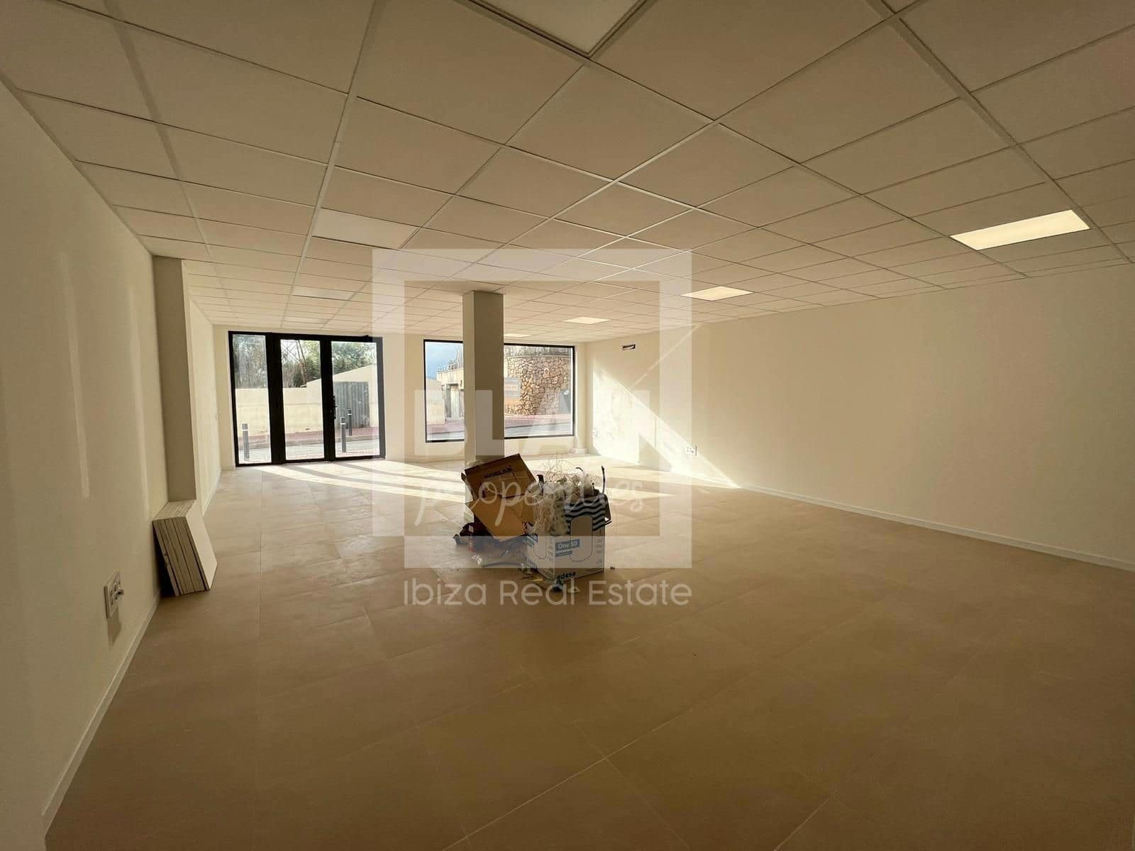 Local Commercial à louer à Sant Antoni de Portmany - 1 400 € (Ref: 9780114)