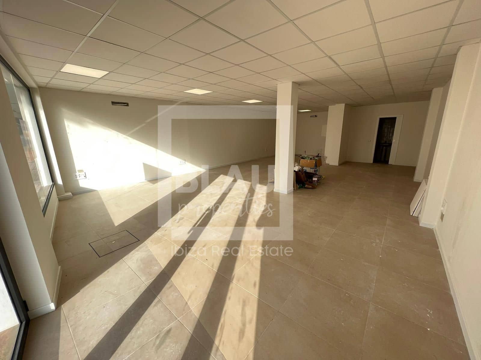 Local Commercial à louer à Sant Antoni de Portmany - 1 400 € (Ref: 9780114)