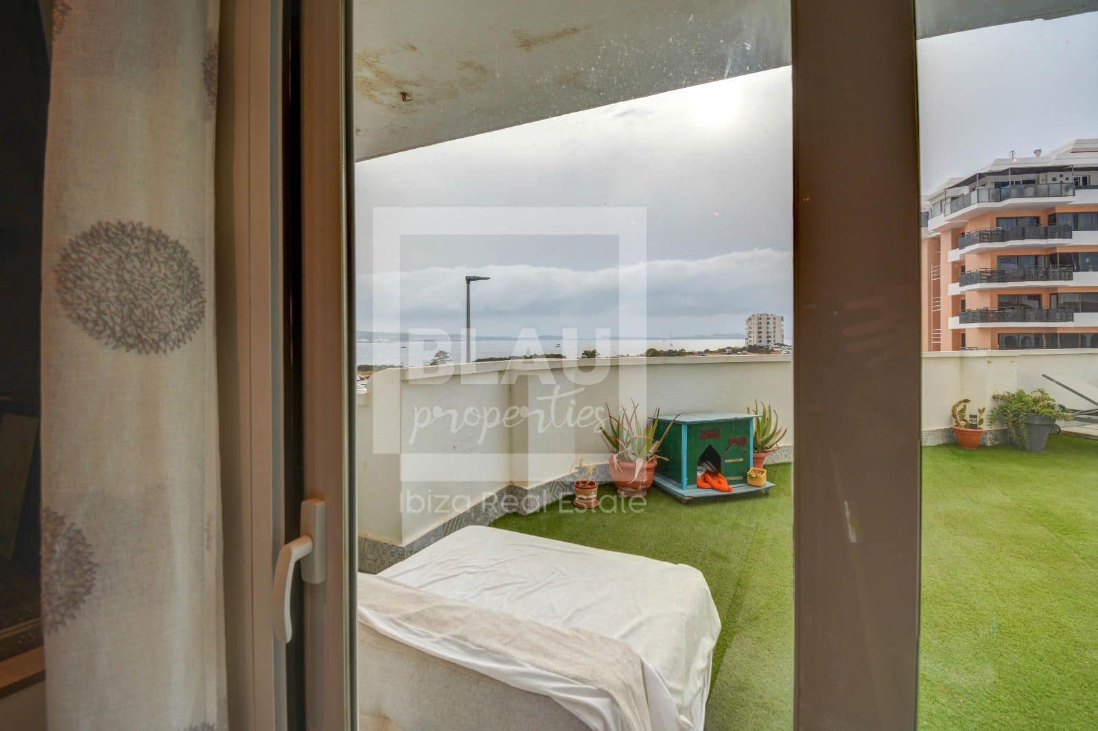 Piso de 2 habitaciones en Sant Antoni de Portmany en venta con garaje - 485.000 € (Ref: 9979313)