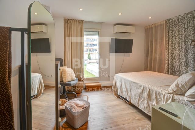 2 slaapkamer Flat te koop in Sant Antoni de Portmany met garage - € 485.000 (Ref: 9979313)