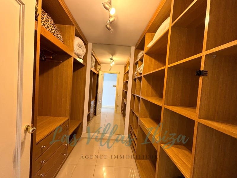 3 bedroom Apartment for sale in Ibiza / Eivissa town with garage - € 2,800,000 (Ref: 8837003)