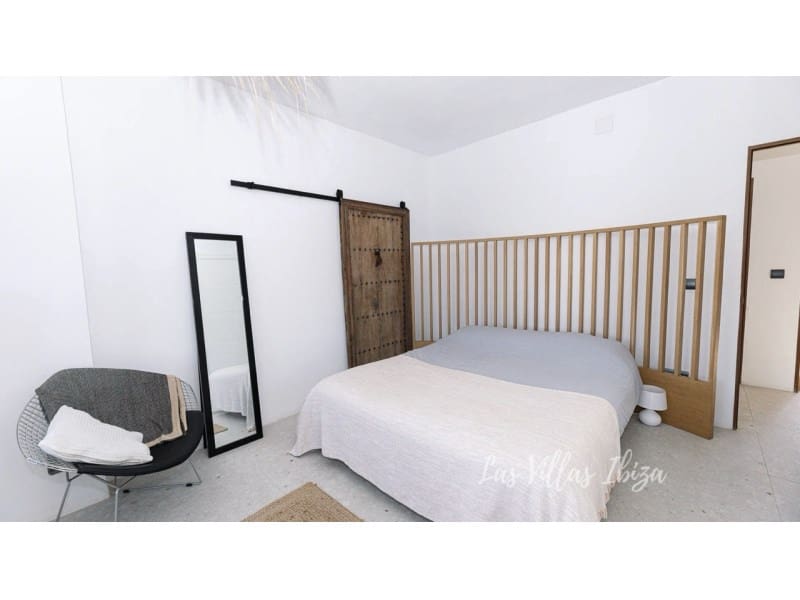 5 slaapkamer Villa te koop in Cala d'en Bou met zwembad garage - € 2.490.000 (Ref: 8837006)