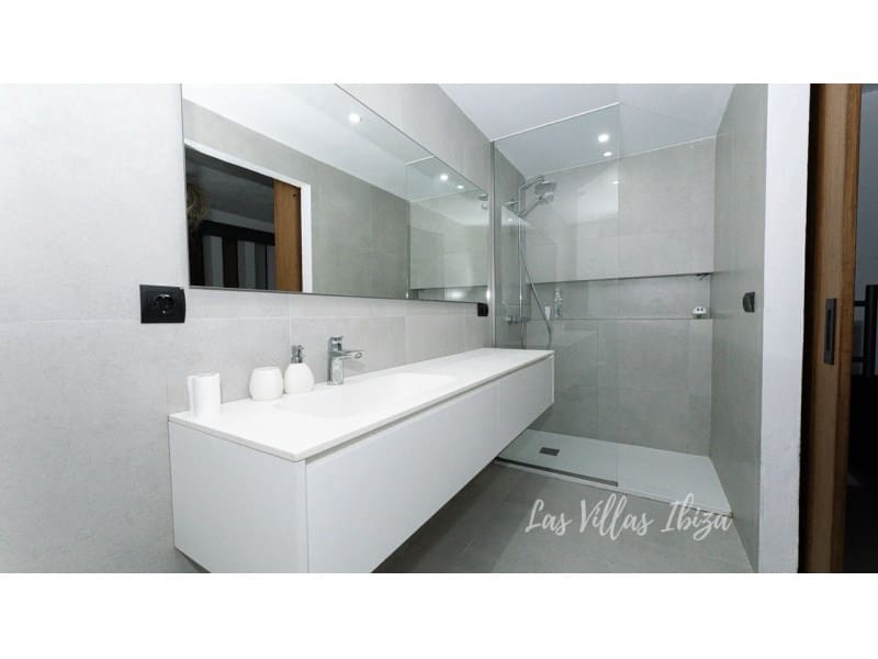 5 slaapkamer Villa te koop in Cala d'en Bou met zwembad garage - € 2.490.000 (Ref: 8837006)