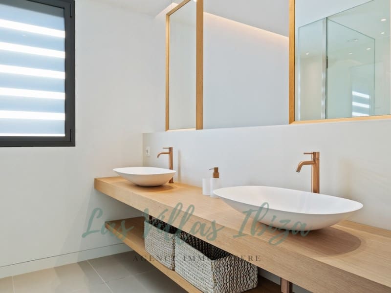 4 bedroom Apartment for sale in Nuestra Senora de Jesus with garage - € 2,750,000 (Ref: 8896864)