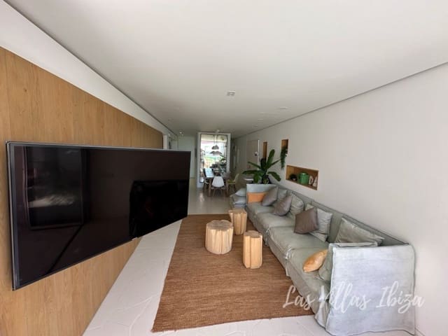 Apartamento de 2 habitaciones en Ibiza / Eivissa ciudad en venta con piscina garaje - 1.365.000 € (Ref: 8916263)