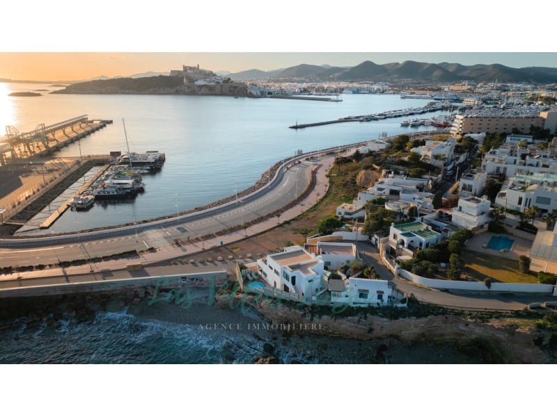 4 soverom Villa til salgs i Ibiza by med svømmebasseng - € 2 450 000 (Ref: 9200954)