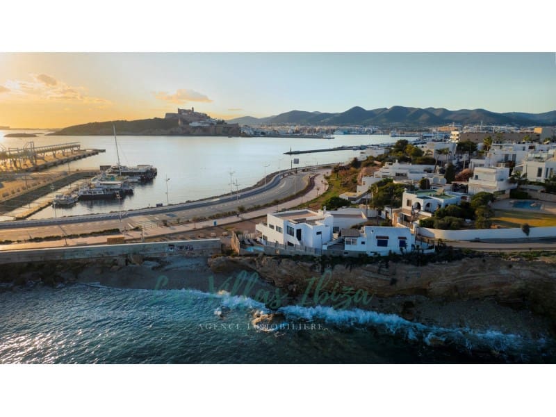4 soverom Villa til salgs i Ibiza by med svømmebasseng - € 2 450 000 (Ref: 9200954)