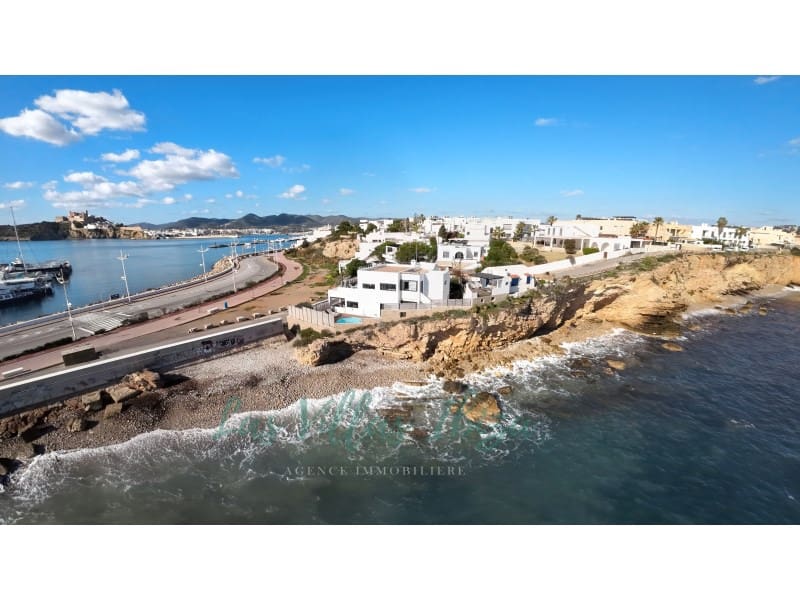 4 soverom Villa til salgs i Ibiza by med svømmebasseng - € 2 450 000 (Ref: 9200954)