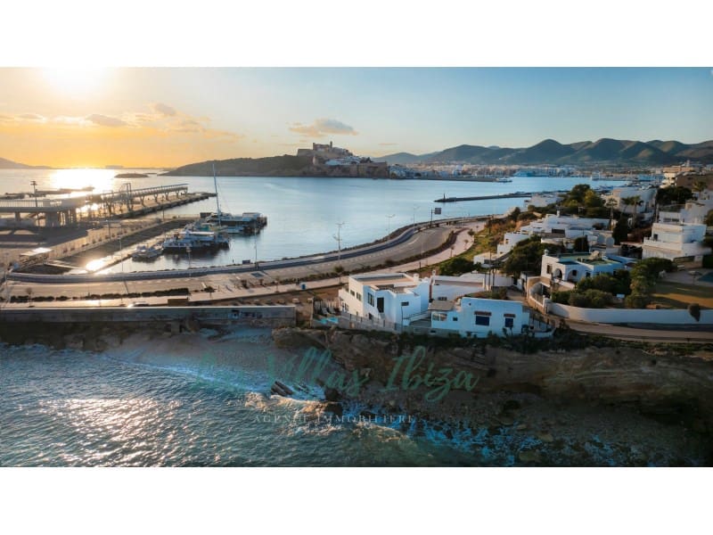 4 soverom Villa til salgs i Ibiza by med svømmebasseng - € 2 450 000 (Ref: 9200954)