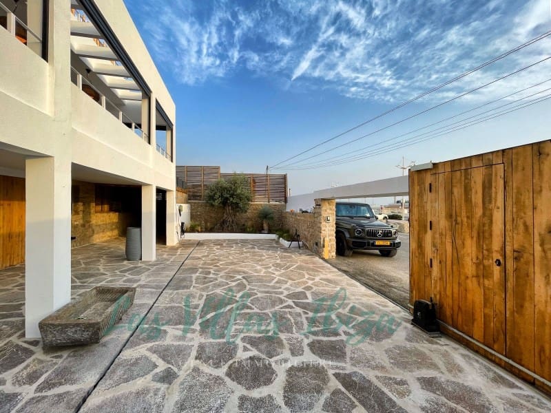 4 soverom Villa til salgs i Ibiza by med svømmebasseng - € 2 450 000 (Ref: 9200954)