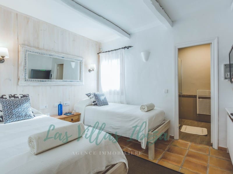 5 soverom Villa til salgs i Es Cubells med svømmebasseng garasje - € 5 800 000 (Ref: 9220363)