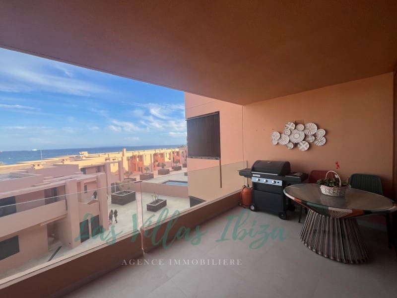 Apartamento de 2 habitaciones en Playa d'en Bossa en venta con piscina garaje - 645.000 € (Ref: 9247508)