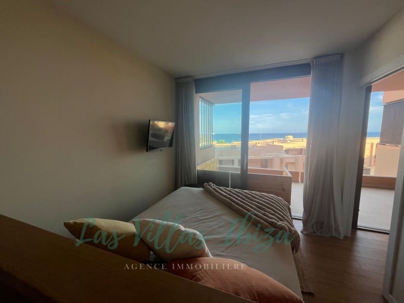 Apartamento de 2 habitaciones en Playa d'en Bossa en venta con piscina garaje - 645.000 € (Ref: 9247508)