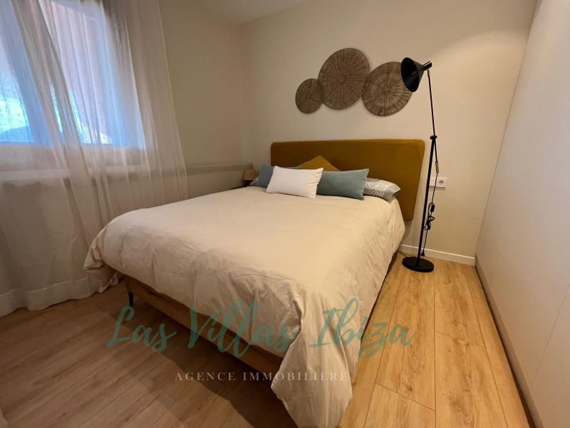 Apartamento de 2 habitaciones en Playa d'en Bossa en venta con piscina garaje - 645.000 € (Ref: 9247508)