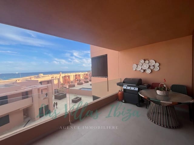 2 makuuhuone Huoneisto myytävänä paikassa Playa d'en Bossa, San Jose / Sant Josep de Sa Talaia mukana uima-altaan 
autotalli - 645 000 € (Ref: 9247508)