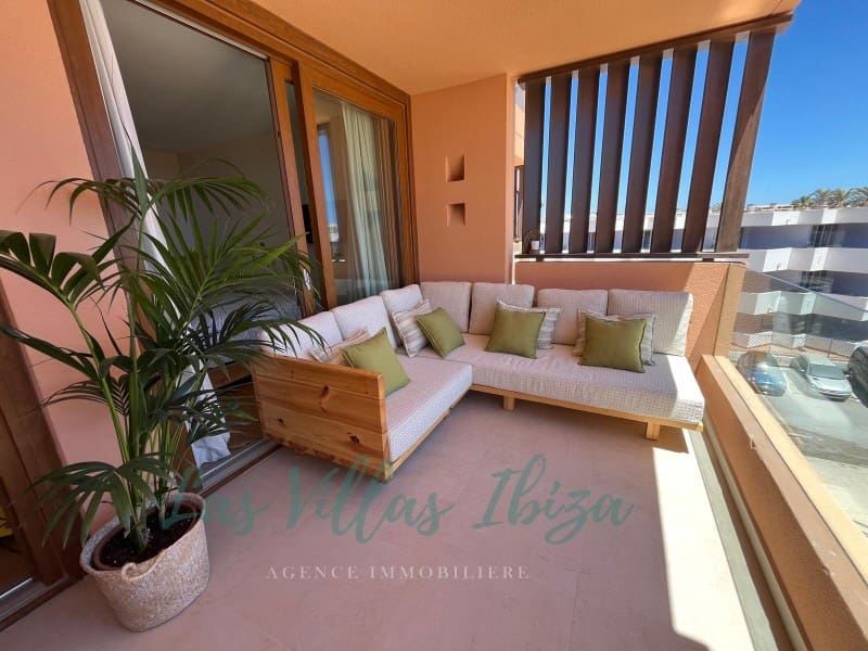 Apartamento de 2 habitaciones en Playa d'en Bossa en venta con piscina garaje - 645.000 € (Ref: 9247508)