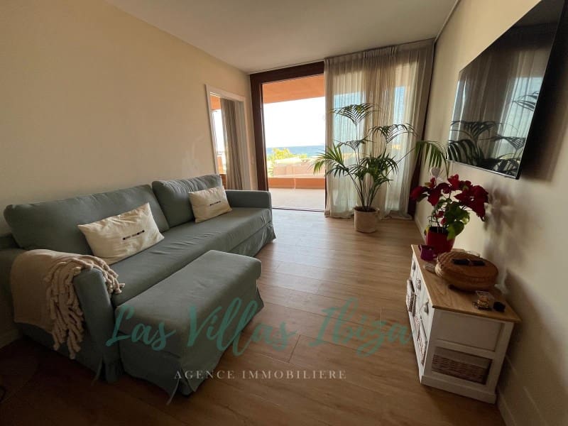 Apartamento de 2 habitaciones en Playa d'en Bossa en venta con piscina garaje - 645.000 € (Ref: 9247508)