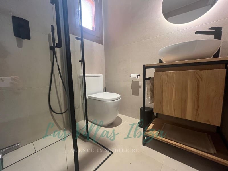 Apartamento de 2 habitaciones en Playa d'en Bossa en venta con piscina garaje - 645.000 € (Ref: 9247508)