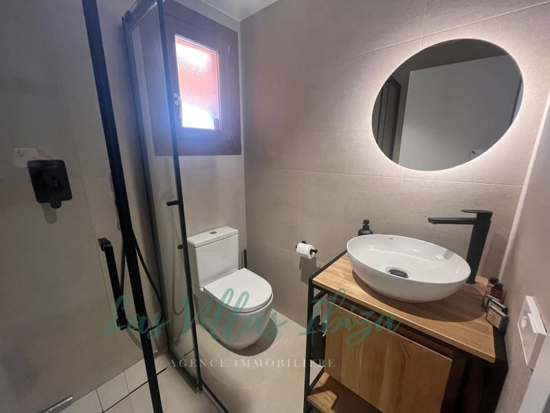 Apartamento de 2 habitaciones en Playa d'en Bossa en venta con piscina garaje - 645.000 € (Ref: 9247508)