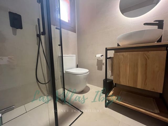 2 makuuhuone Huoneisto myytävänä paikassa Playa d'en Bossa, San Jose / Sant Josep de Sa Talaia mukana uima-altaan 
autotalli - 645 000 € (Ref: 9247508)