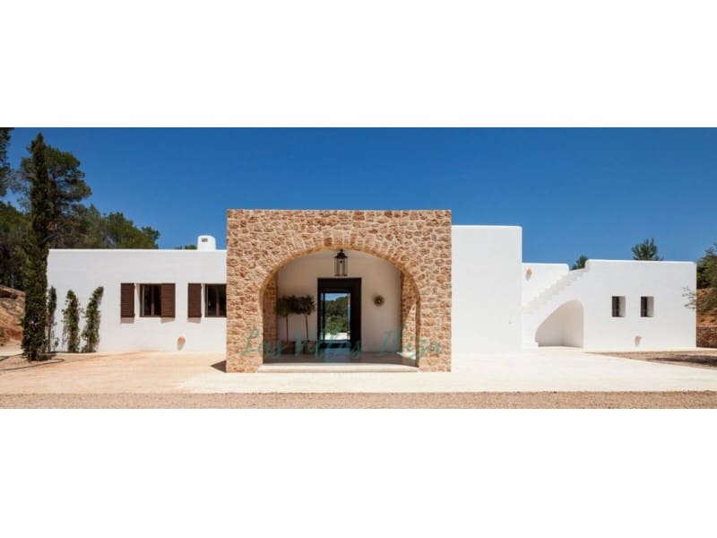 4 bedroom Villa for sale in Santa Gertrudis de Fruitera with pool - € 5,590,000 (Ref: 9266505)