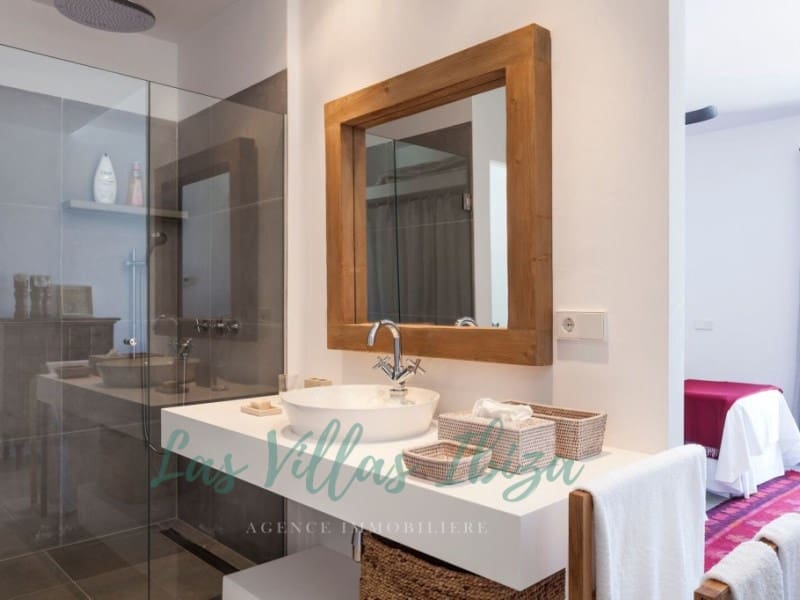 4 bedroom Villa for sale in Santa Gertrudis de Fruitera with pool - € 5,590,000 (Ref: 9266505)