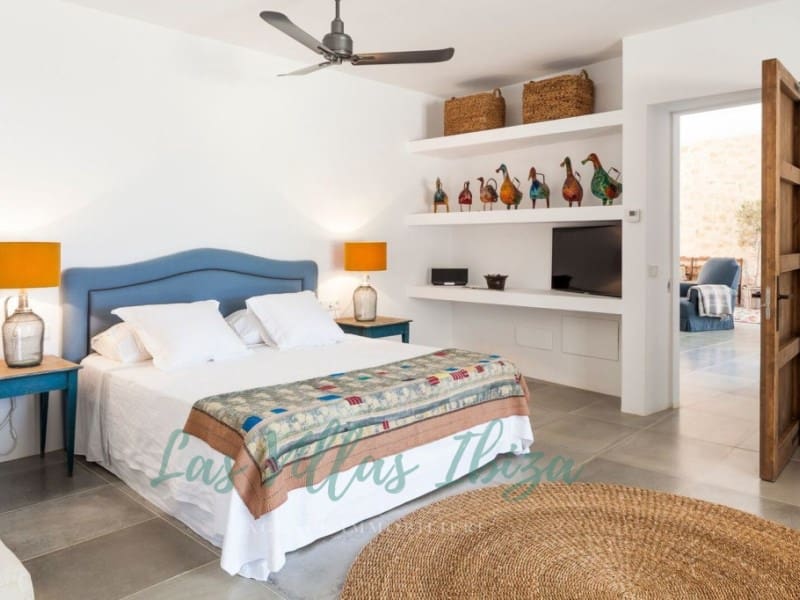 4 bedroom Villa for sale in Santa Gertrudis de Fruitera with pool - € 5,590,000 (Ref: 9266505)