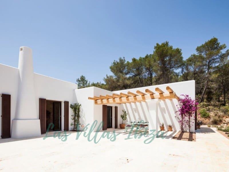 4 bedroom Villa for sale in Santa Gertrudis de Fruitera with pool - € 5,590,000 (Ref: 9266505)