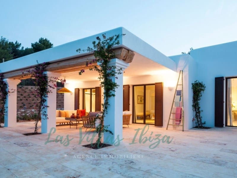 4 bedroom Villa for sale in Santa Gertrudis de Fruitera with pool - € 5,590,000 (Ref: 9266505)