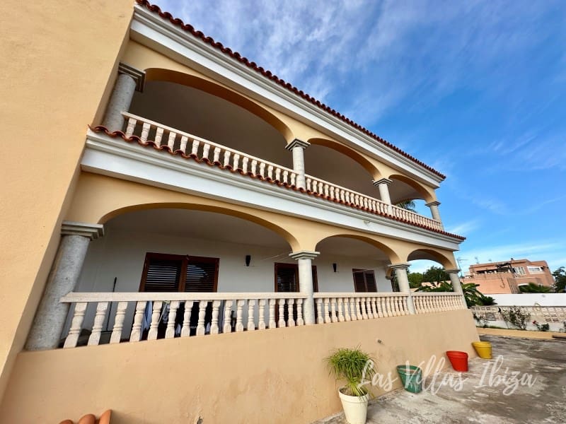 6 slaapkamer Villa te koop in Ibiza dorp met zwembad garage - € 2.165.000 (Ref: 9341204)