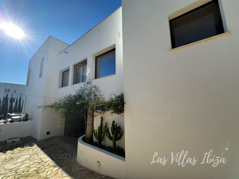 3 bedroom Villa for sale in Santa Eulalia / Santa Eularia with pool - € 3,250,000 (Ref: 9504667)