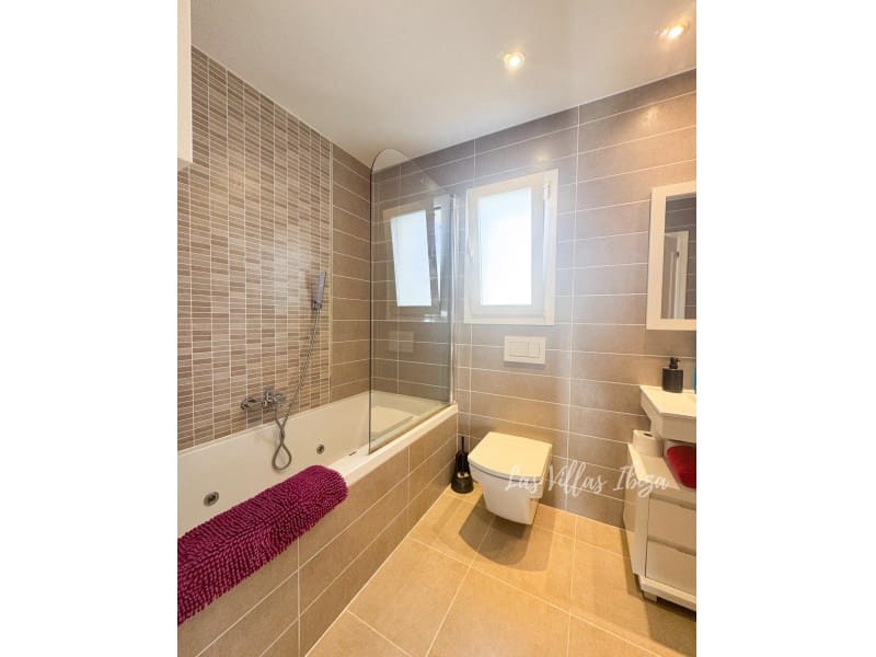 4 bedroom Villa for sale in Ibiza / Eivissa town - € 2,100,000 (Ref: 9537265)