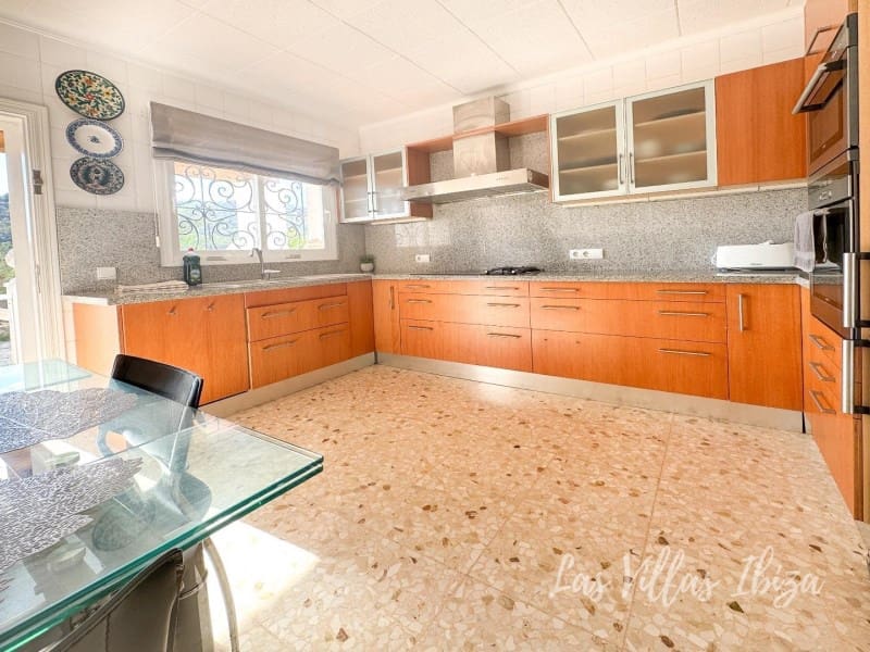 4 bedroom Villa for sale in Ibiza / Eivissa town - € 2,100,000 (Ref: 9537265)