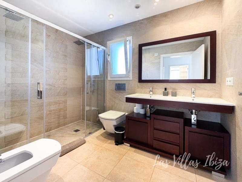 4 bedroom Villa for sale in Ibiza / Eivissa town - € 2,100,000 (Ref: 9537265)