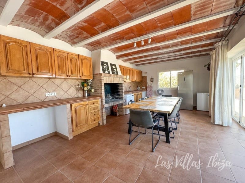 4 bedroom Villa for sale in Ibiza / Eivissa town - € 2,100,000 (Ref: 9537265)