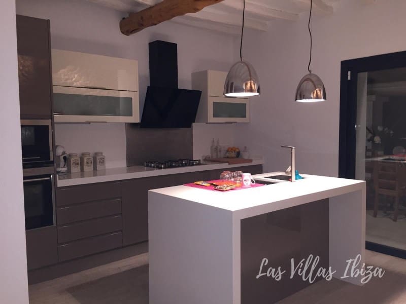 4 bedroom Villa for sale in Sant Jordi de Ses Salines with pool - € 2,180,000 (Ref: 9543386)