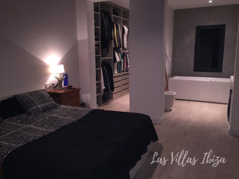 4 bedroom Villa for sale in Sant Jordi de Ses Salines with pool - € 2,180,000 (Ref: 9543386)