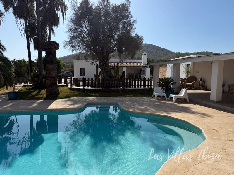 4 bedroom Villa for sale in Sant Jordi de Ses Salines with pool - € 2,180,000 (Ref: 9543386)