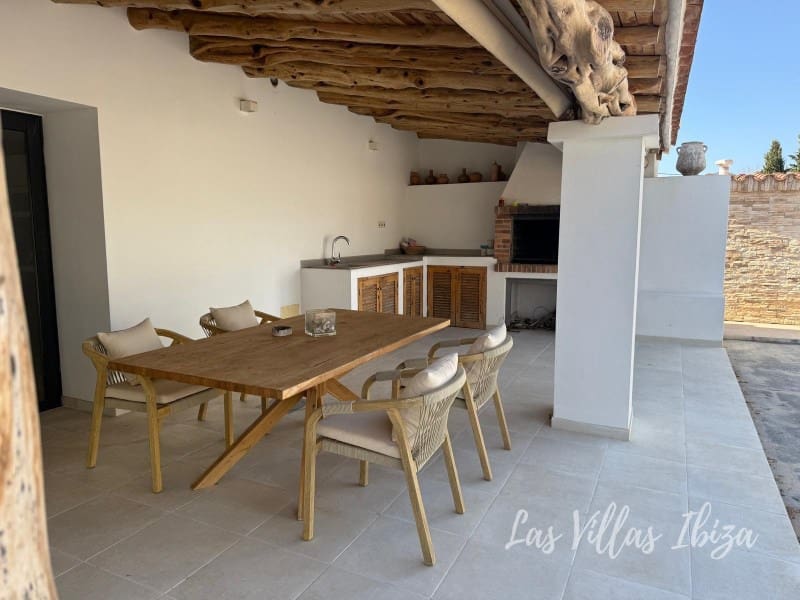 4 bedroom Villa for sale in Sant Jordi de Ses Salines with pool - € 2,180,000 (Ref: 9543386)