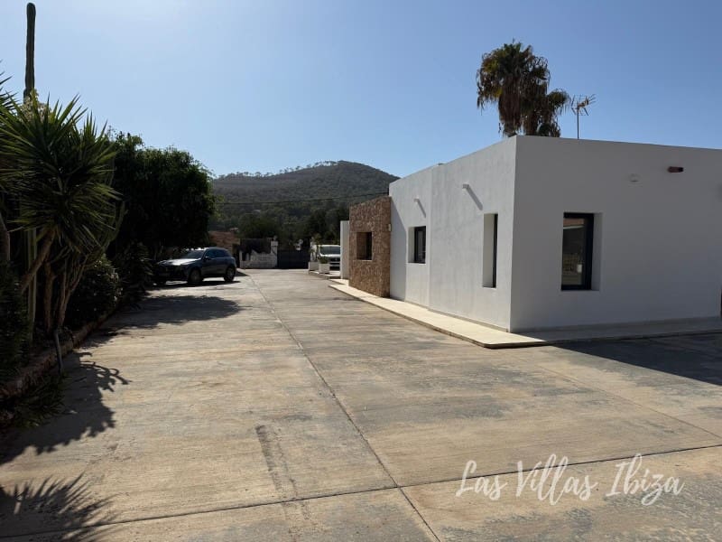 4 bedroom Villa for sale in Sant Jordi de Ses Salines with pool - € 2,180,000 (Ref: 9543386)