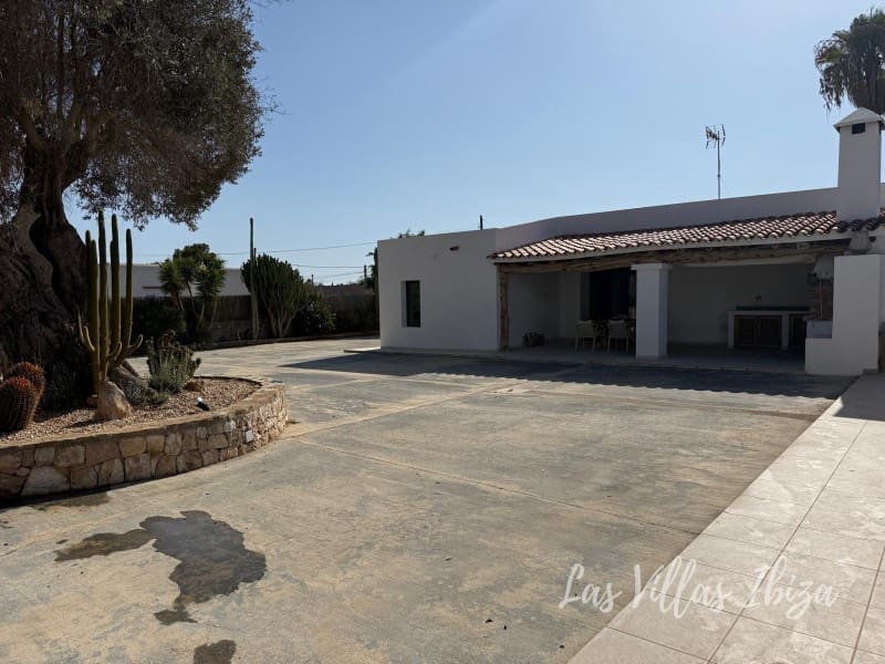 4 bedroom Villa for sale in Sant Jordi de Ses Salines with pool - € 2,180,000 (Ref: 9543386)