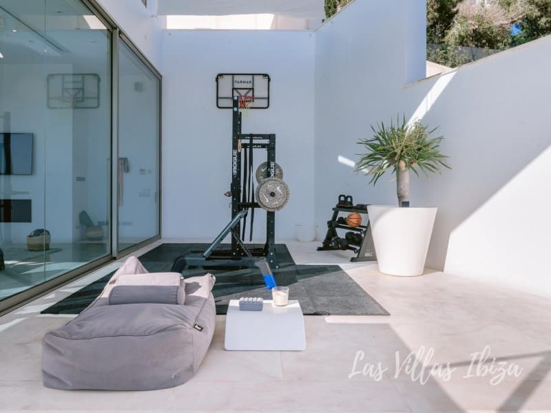 6 bedroom Villa for sale in Roca Llisa with pool - € 4,900,000 (Ref: 9568667)