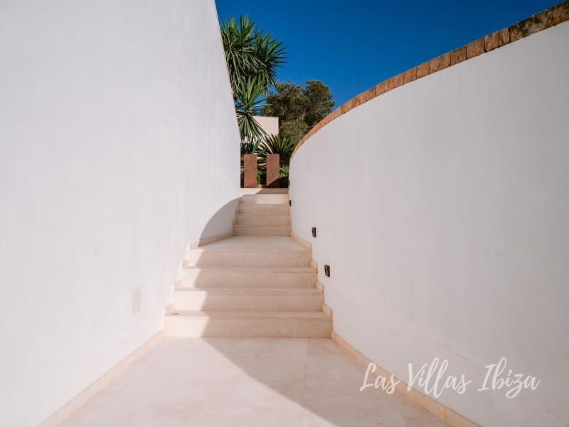 6 bedroom Villa for sale in Roca Llisa with pool - € 4,900,000 (Ref: 9568667)