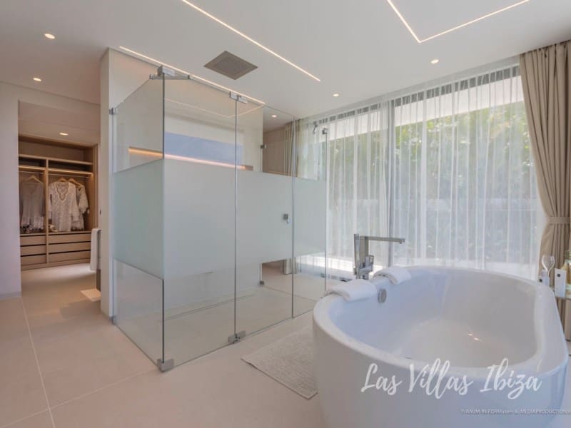 9 makuuhuone Huvila myytävänä paikassa Roca Llisa mukana uima-altaan - 9 800 000 € (Ref: 9574864)