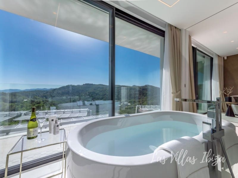 9 makuuhuone Huvila myytävänä paikassa Roca Llisa mukana uima-altaan - 9 800 000 € (Ref: 9574864)