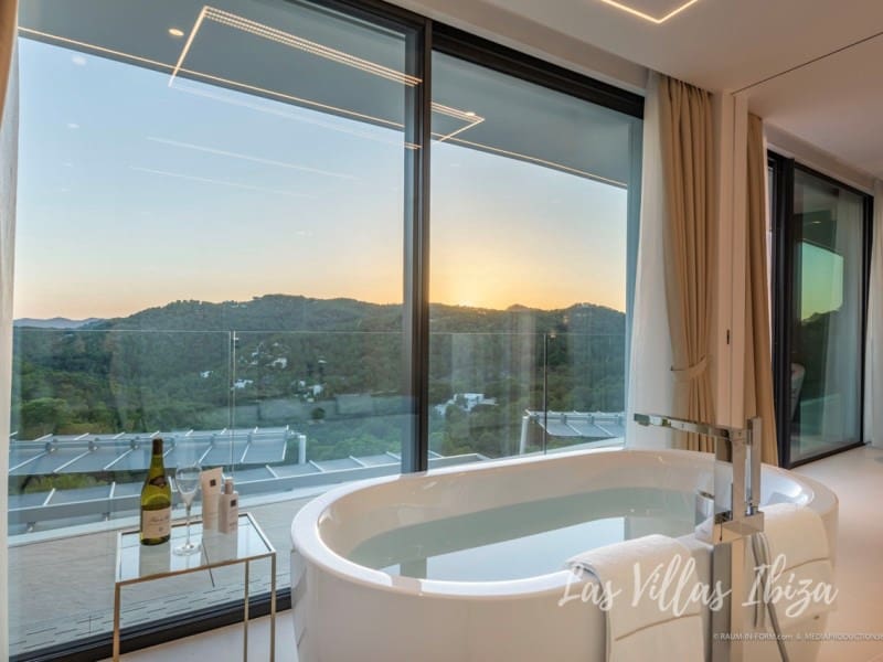 9 makuuhuone Huvila myytävänä paikassa Roca Llisa mukana uima-altaan - 9 800 000 € (Ref: 9574864)