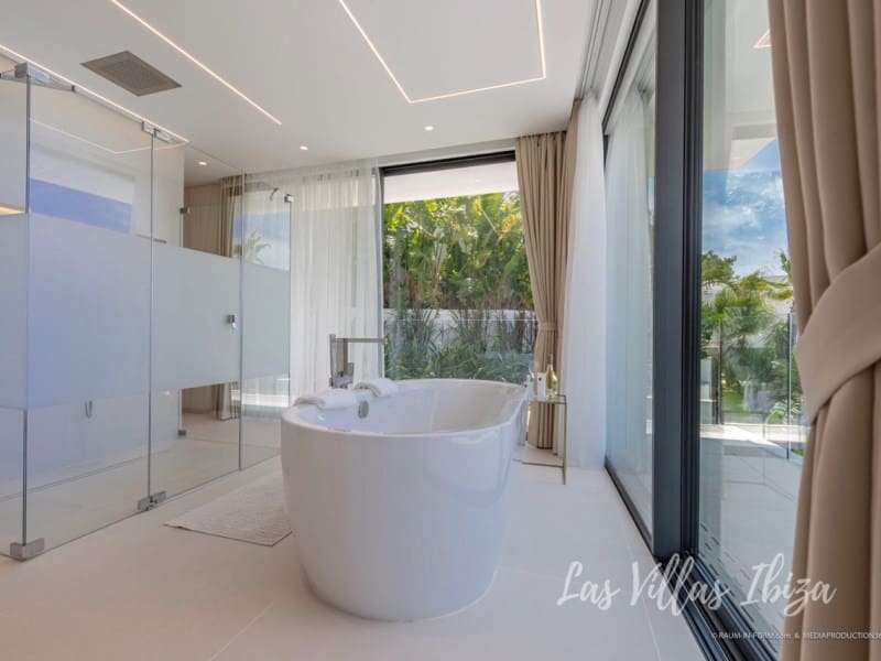 9 makuuhuone Huvila myytävänä paikassa Roca Llisa mukana uima-altaan - 9 800 000 € (Ref: 9574864)